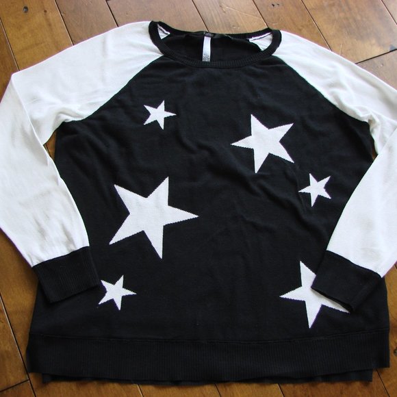 Kensie Sweaters - Kensie Black & White Star Crewneck Sweater ~ NWOT